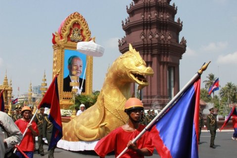 KHM Cambodia King Sihanouk procession at Independent Monument_Sovannara32